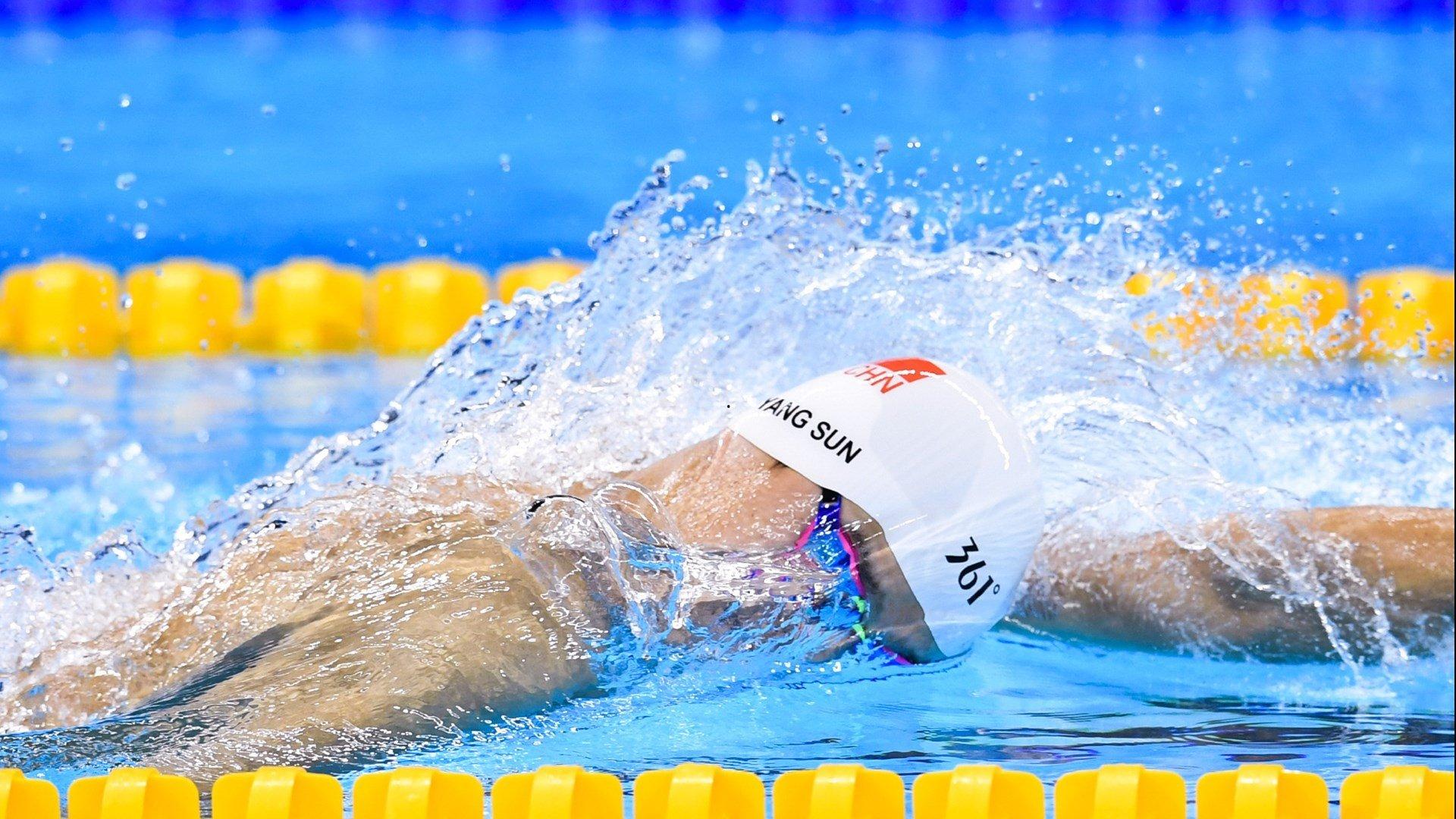 中国短道速滑队世锦赛夺金 展现冰上速度与团队力量